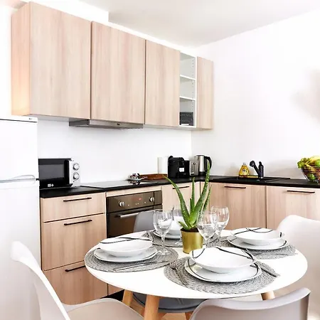 Apartament Charmant Appartement De Standing Au Pied De La Gare Chantilly